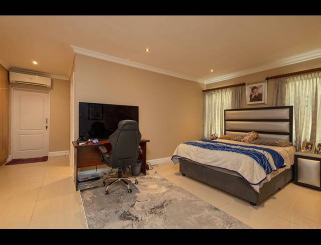 4 BEDROOM APARTMENT FOR SALE IN LA LUCIA